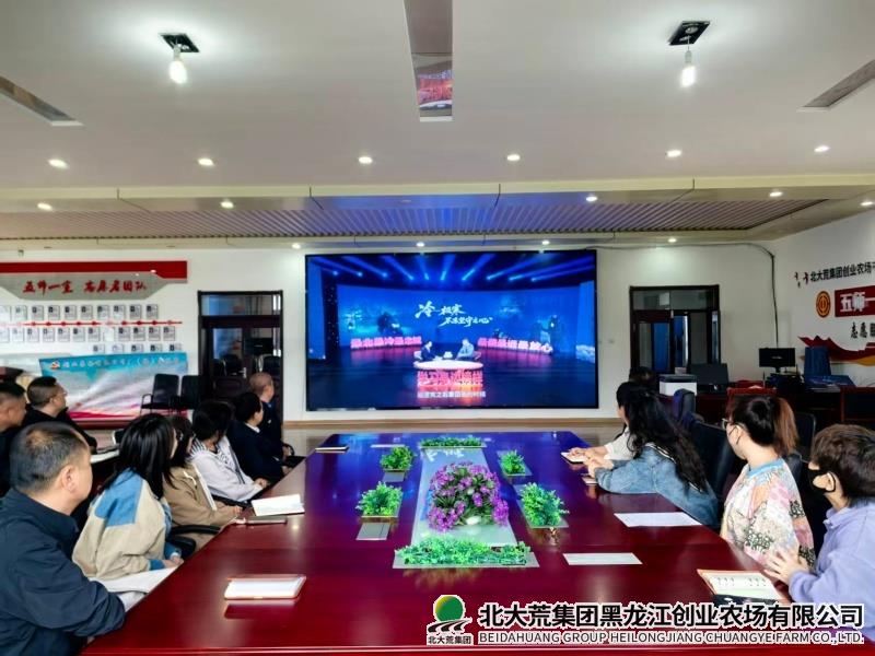 24.城镇管护中心观看榜样会客厅照片5.29.jpg 24.城镇管护中心观看榜样会客厅照片5.29.jpg